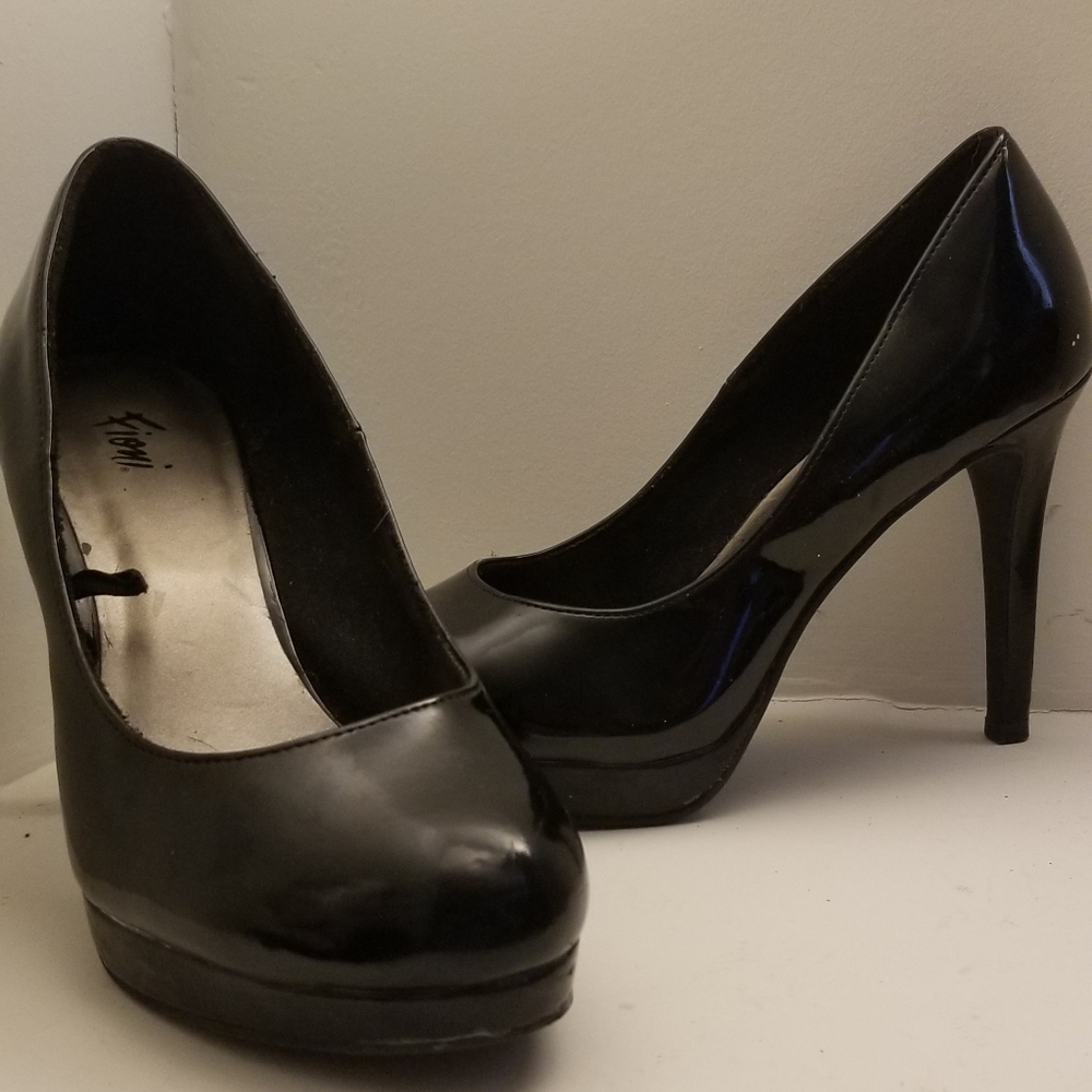 Fiona black pumps